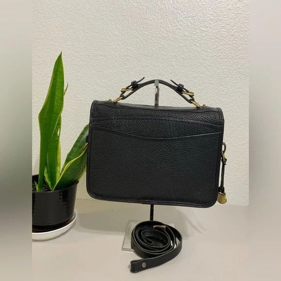 💕👜Vintage Dooney & Bourke Black AWL Crossbody Bag - Picture 3 of 14